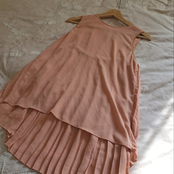 RW&Co pleated top - Picture 2 of 3